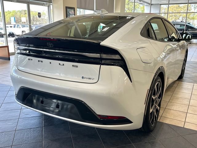 Used 2025 Toyota Prius Plug-In Hybrid image 3