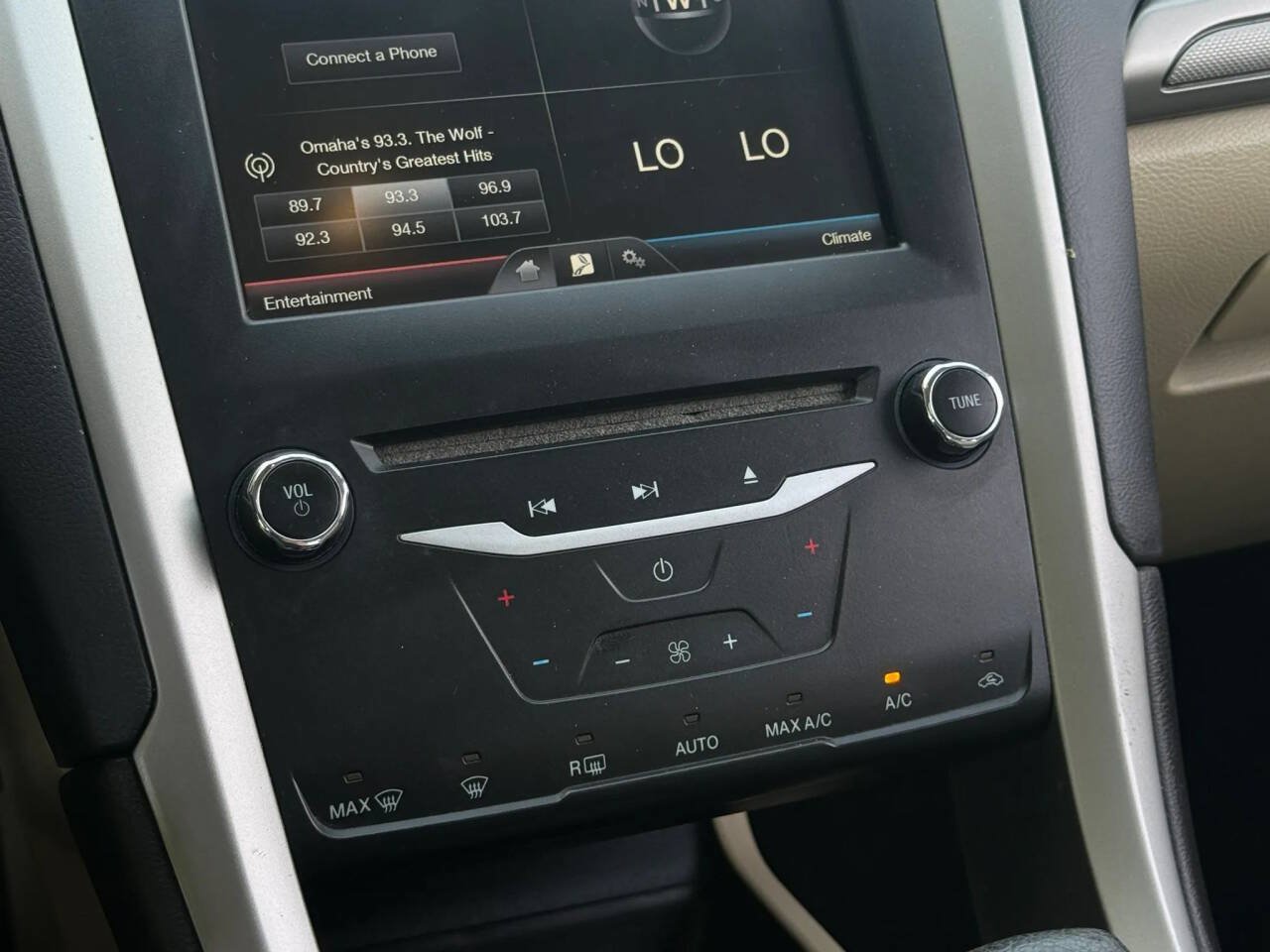 Used 2014 Ford Fusion SE FWD image 25