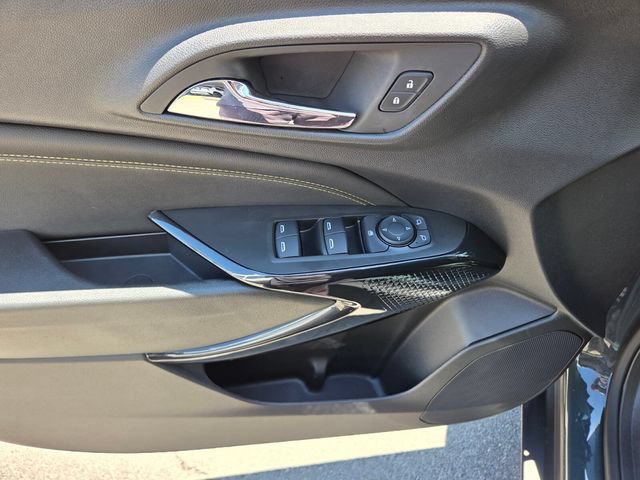 Certified 2025 Chevrolet Trax LT FWD image 17
