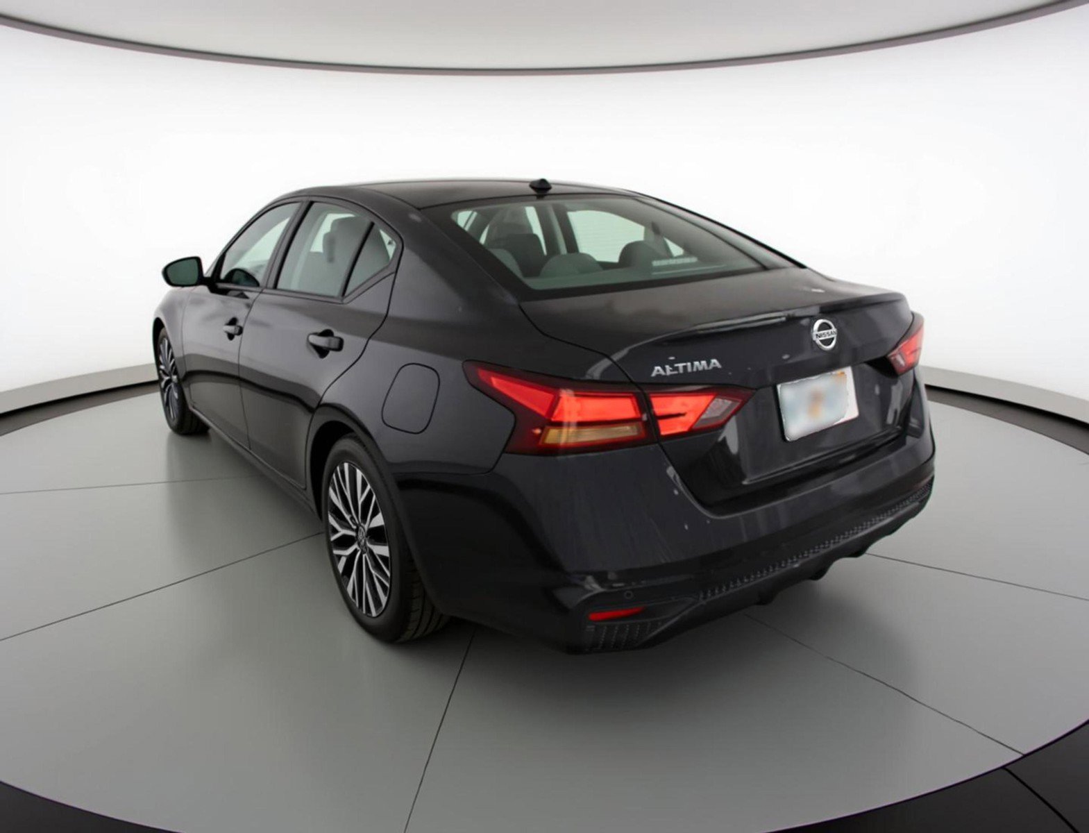 Used 2025 Nissan Altima 2.5 SV FWD image 6