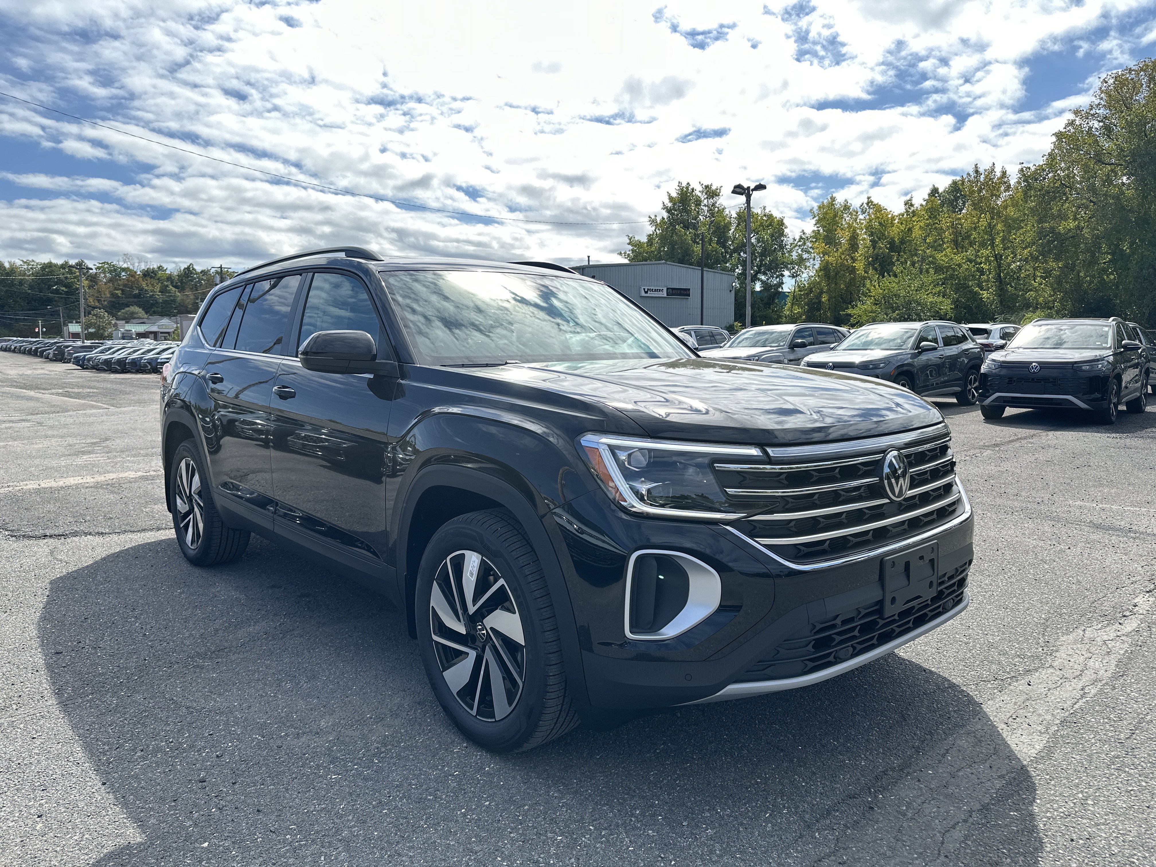 New 2026 Volkswagen Atlas SE image 3