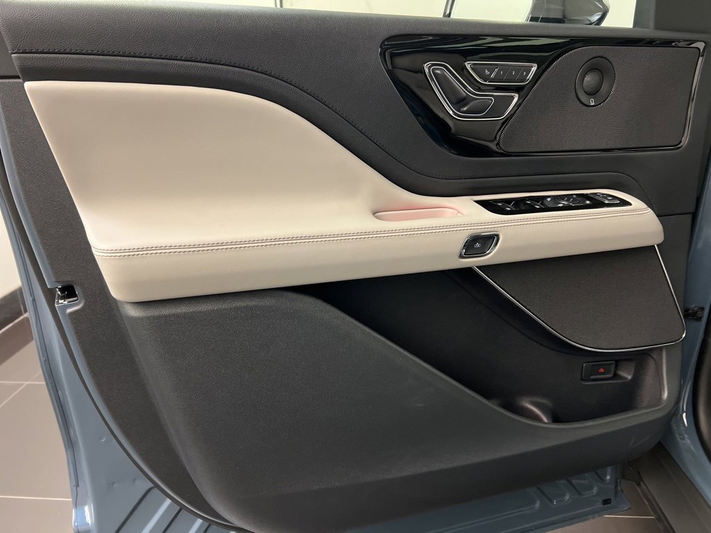 Used 2025 Lincoln Aviator Reserve w/ Illumination Package image 31