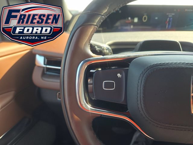 Used 2025 Lincoln Navigator Reserve AWD/4WD image 16