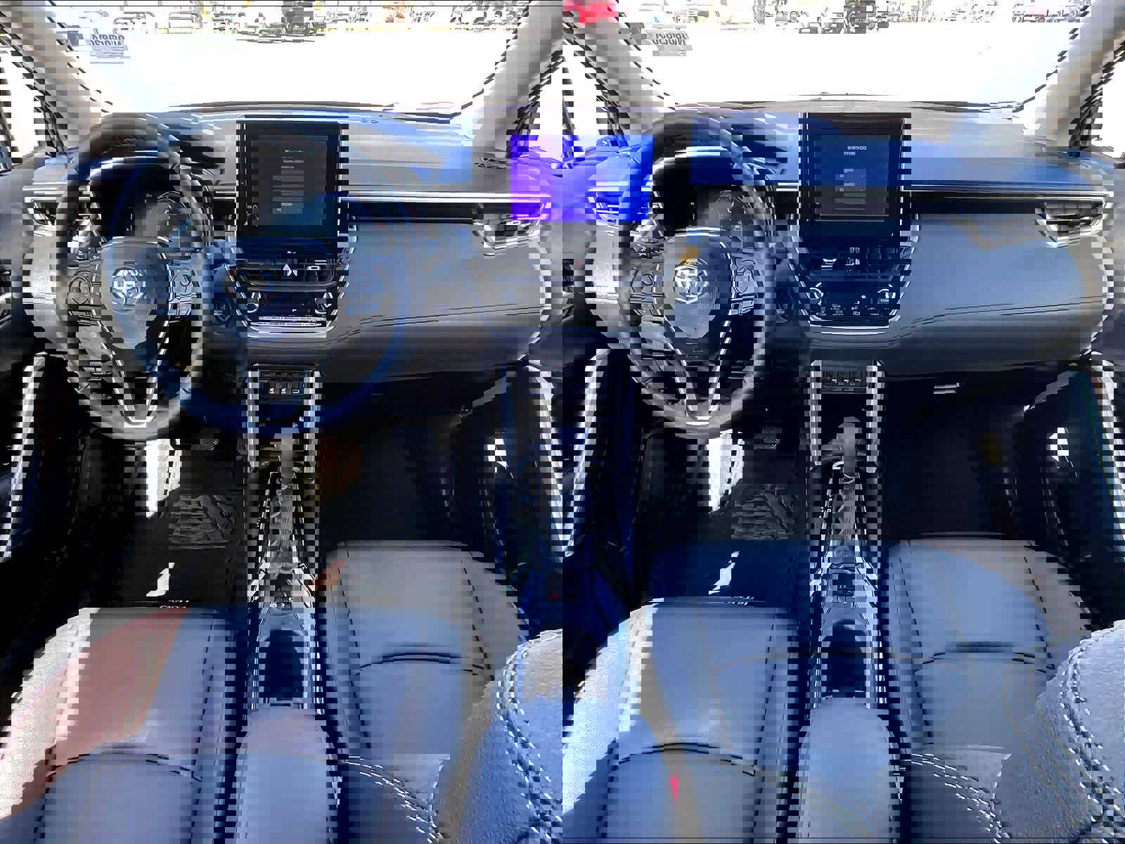 Used 2024 Toyota Corolla Cross XLE w/ Convenience Package image 21