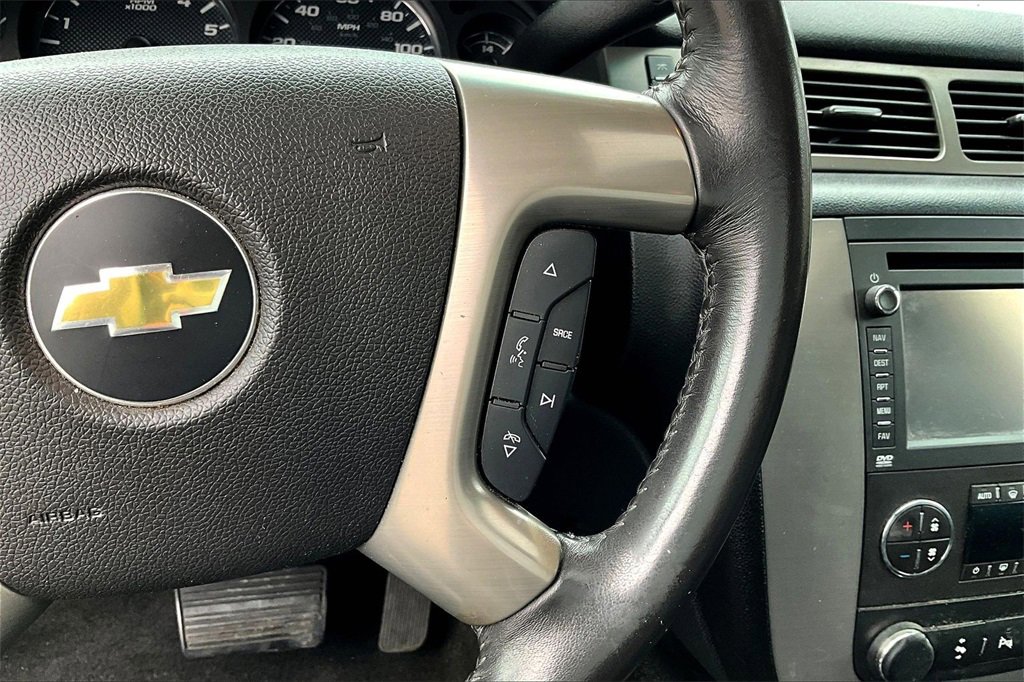 Used 2013 Chevrolet Suburban LT image 17