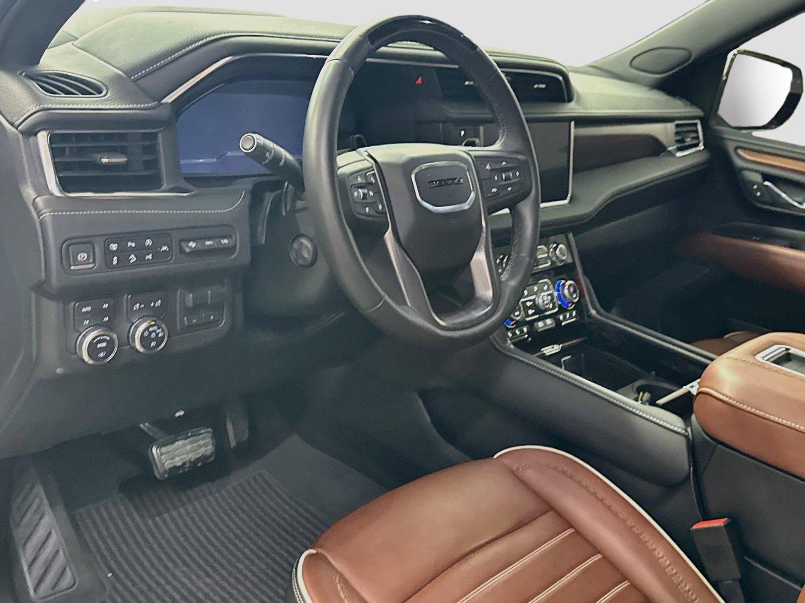 Used 2024 GMC Yukon XL Denali Ultimate AWD/4WD image 7