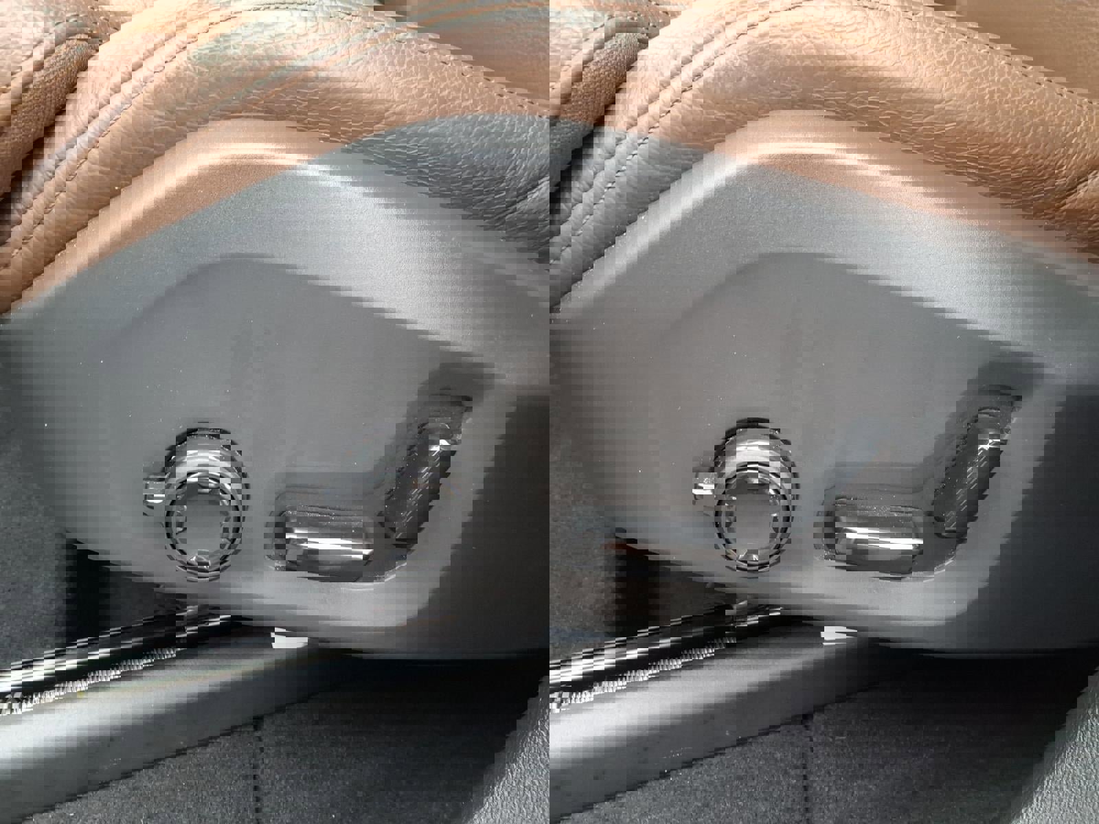 Used 2019 Volvo XC60 T5 Momentum w/ Premium Package image 17