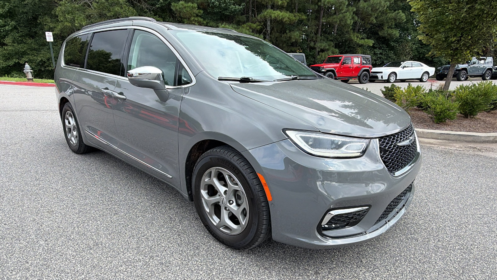Used 2022 Chrysler Pacifica Limited FWD image 5
