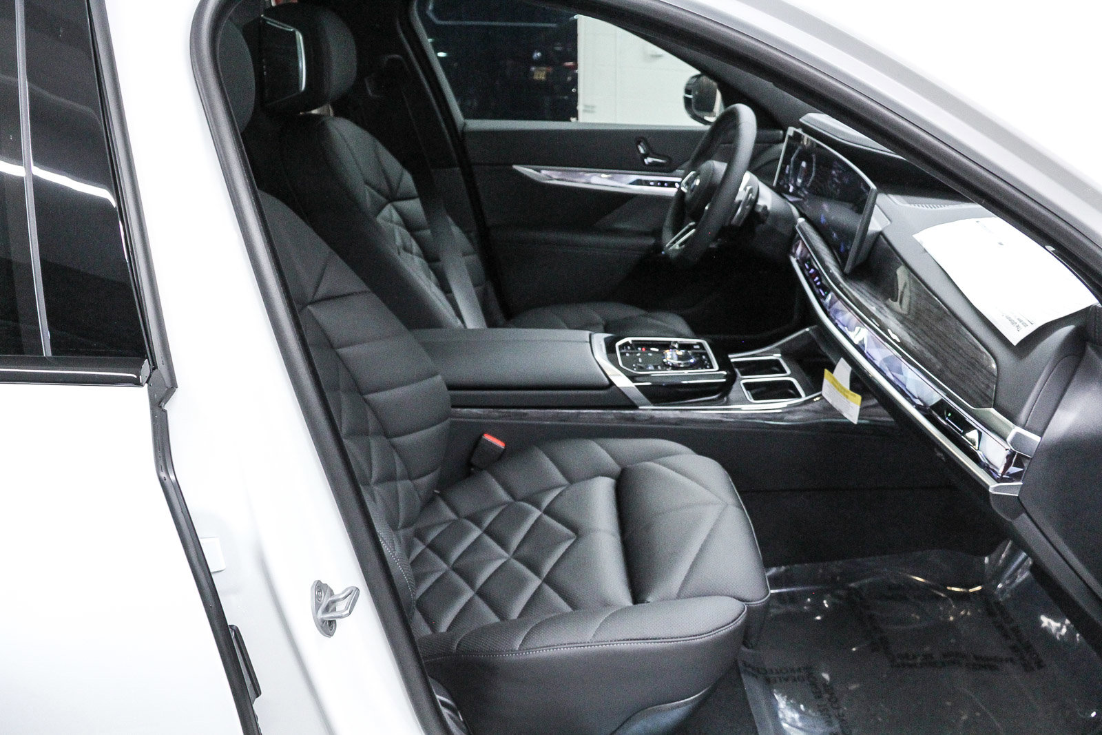 New 2026 BMW 740i image 18