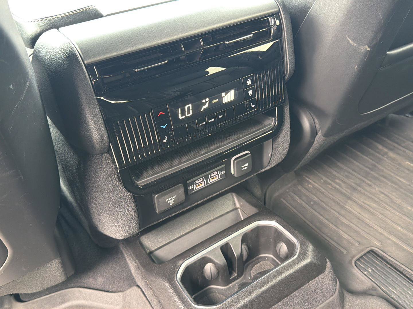 Used 2023 Jeep Wagoneer L Series II AWD/4WD image 26