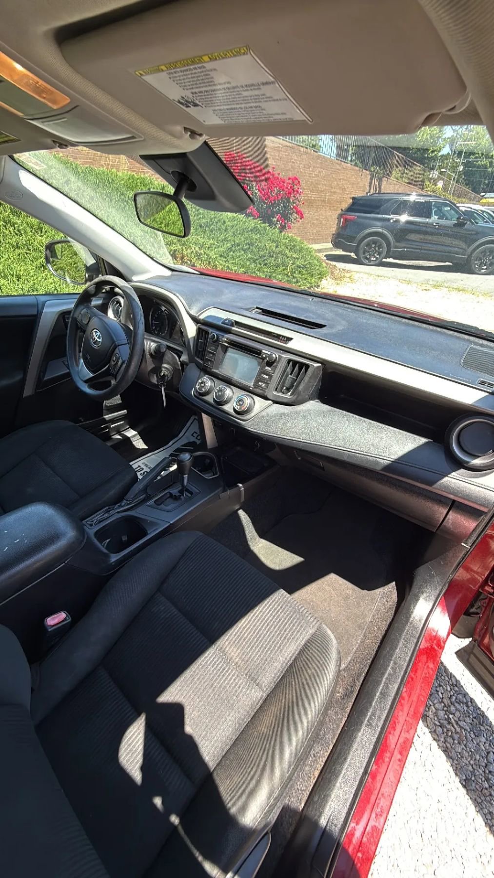 Used 2018 Toyota RAV4 LE FWD image 24
