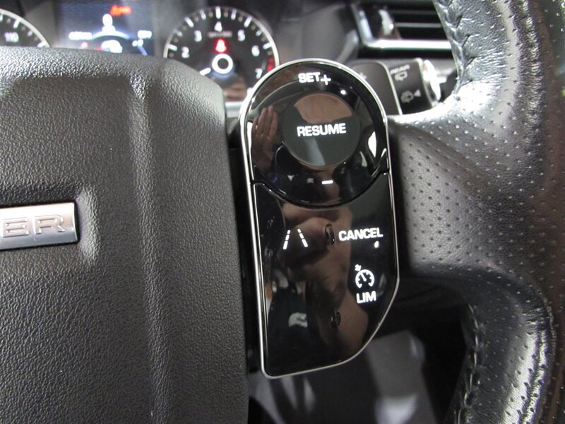 Used 2018 Land Rover Range Rover Velar AWD/4WD image 36
