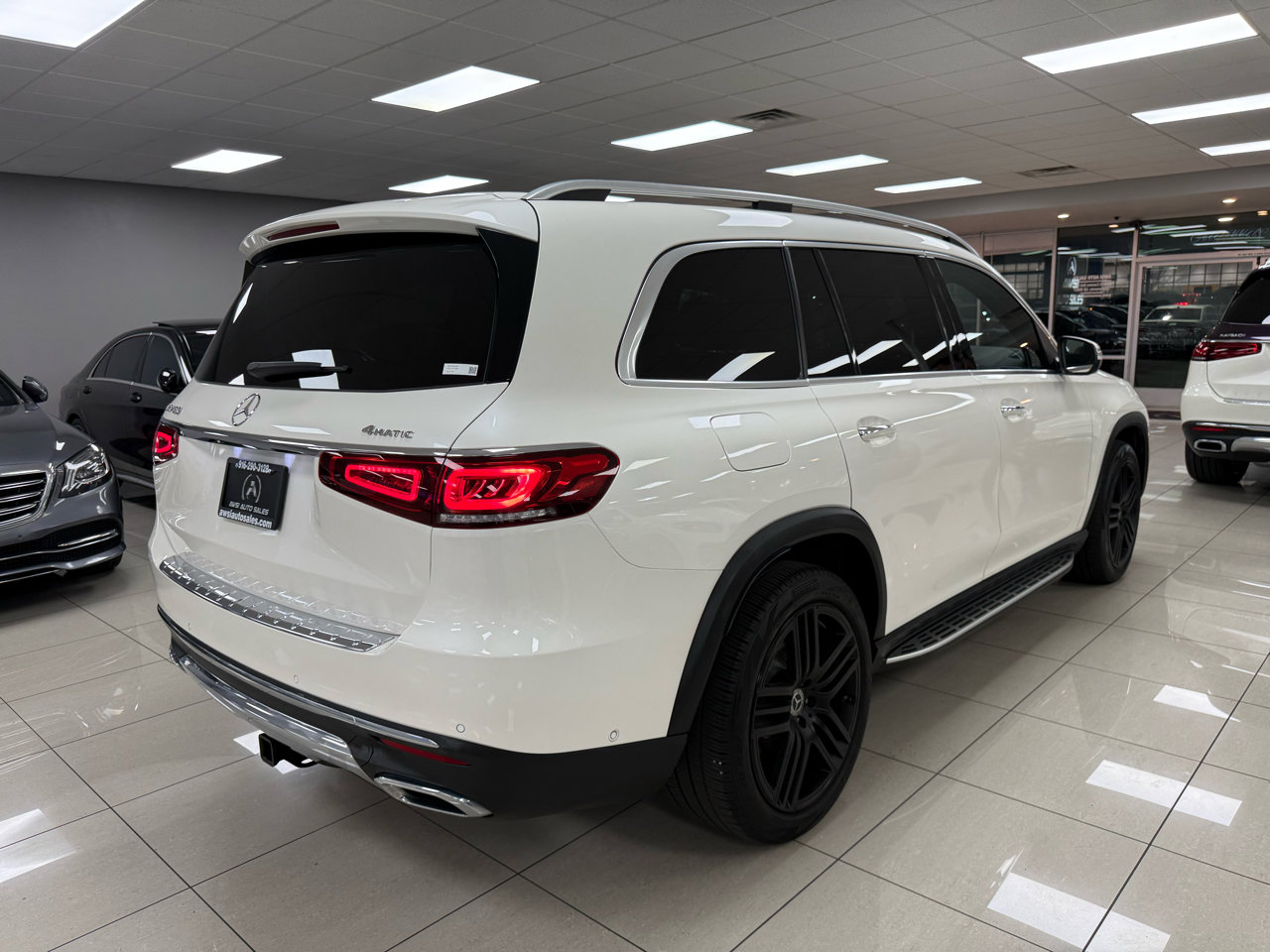 Used 2022 Mercedes-Benz GLS 450 4MATIC image 2