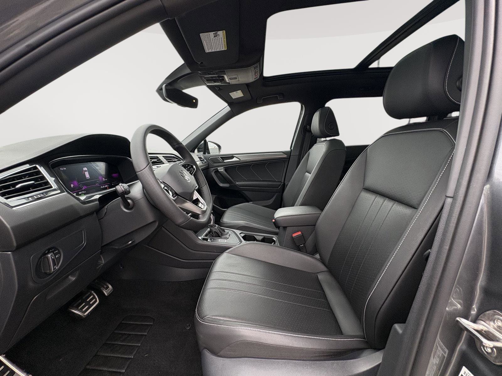 Used 2022 Volkswagen Tiguan SE R-Line FWD image 9