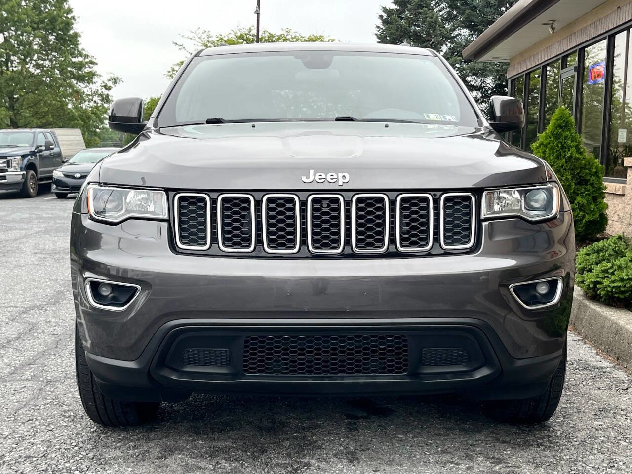 Used 2019 Jeep Grand Cherokee Laredo image 35
