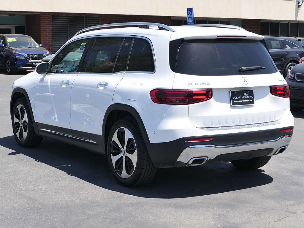 Used 2025 Mercedes-Benz GLB 250 4MATIC image 6