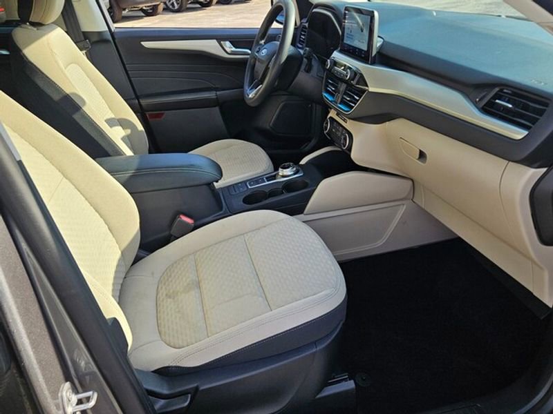 Used 2021 Ford Escape SE image 13