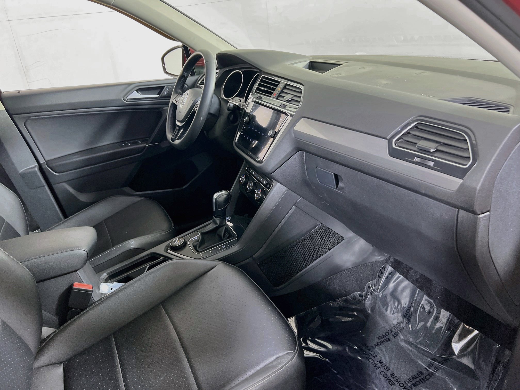 Used 2020 Volkswagen Tiguan SE w/ Panoramic Sunroof Package AWD/4WD image 28