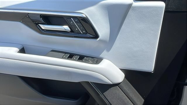 Used 2026 Chevrolet Suburban Premier AWD/4WD image 27