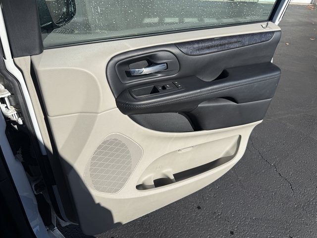 Used 2016 Dodge Grand Caravan SE w/ Quick Order Package 29E SE FWD image 37