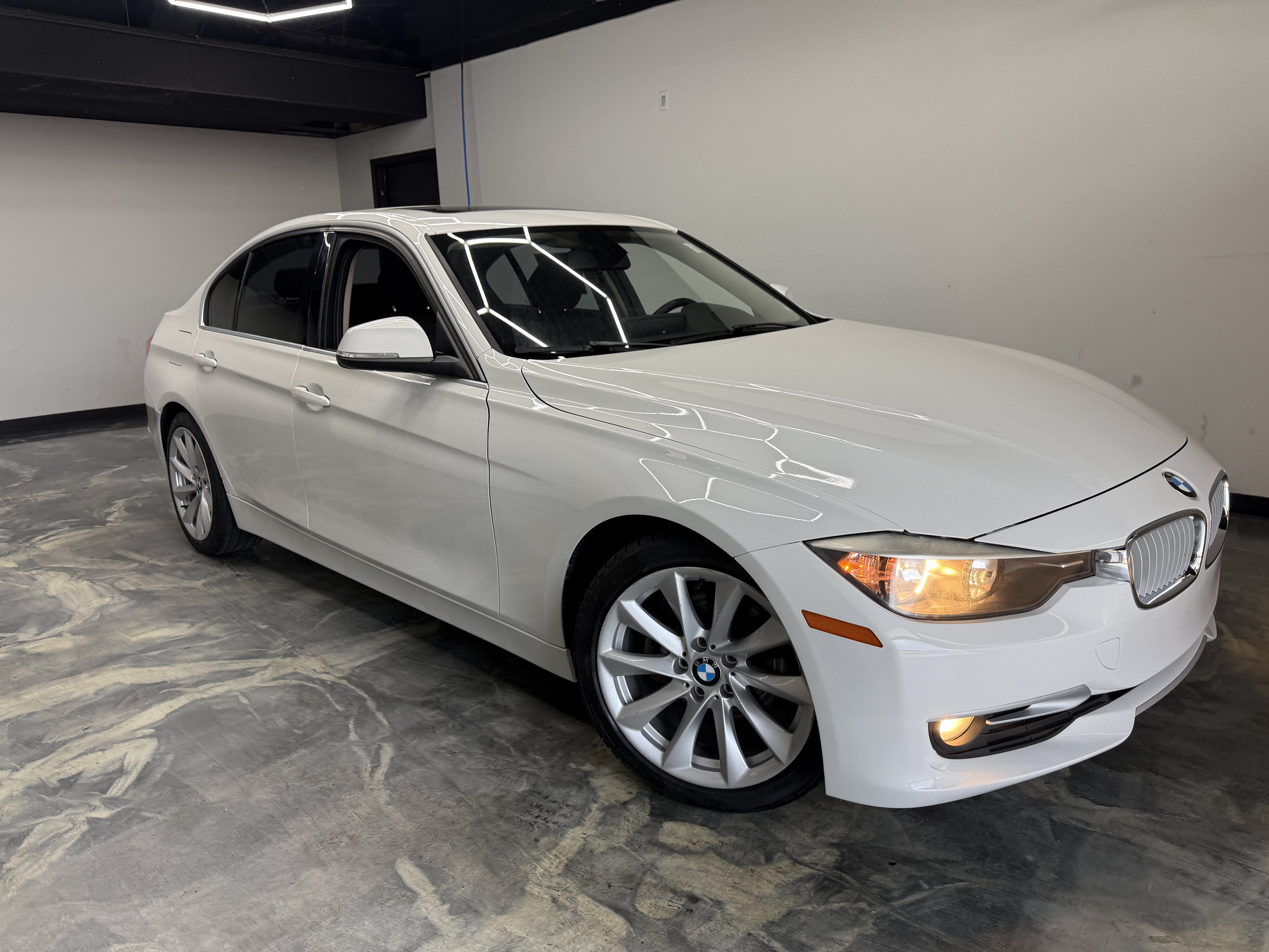 Used 2014 BMW 320i xDrive Sedan AWD/4WD image 6