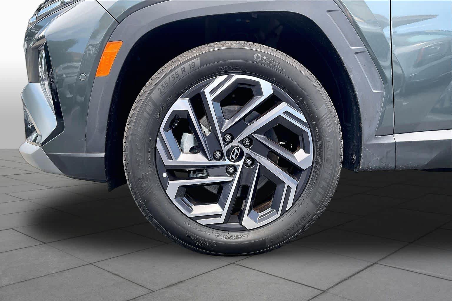 Used 2025 Hyundai Tucson Limited AWD/4WD image 19