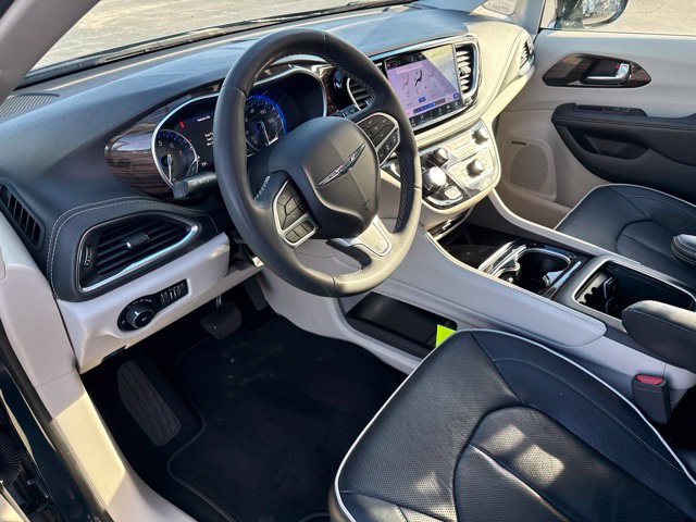 Used 2023 Chrysler Pacifica Limited w/ Uconnect Theater Family Group AWD/4WD image 24