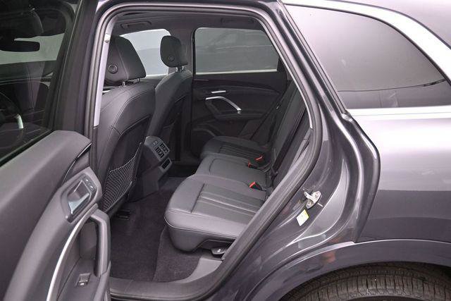 Used 2025 Audi Q5 Premium w/ Convenience Package AWD/4WD image 29