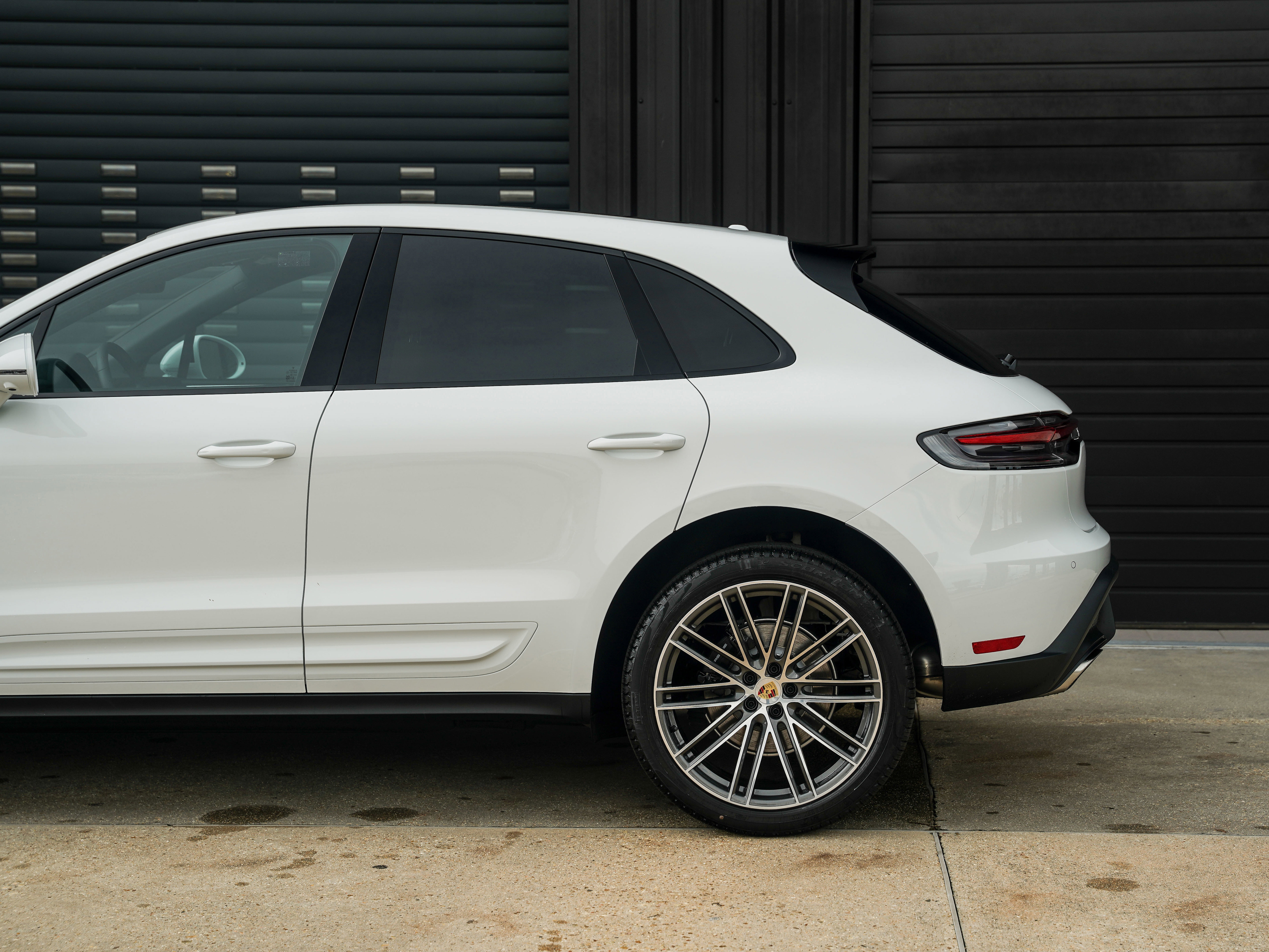 Certified 2025 Porsche Macan image 12