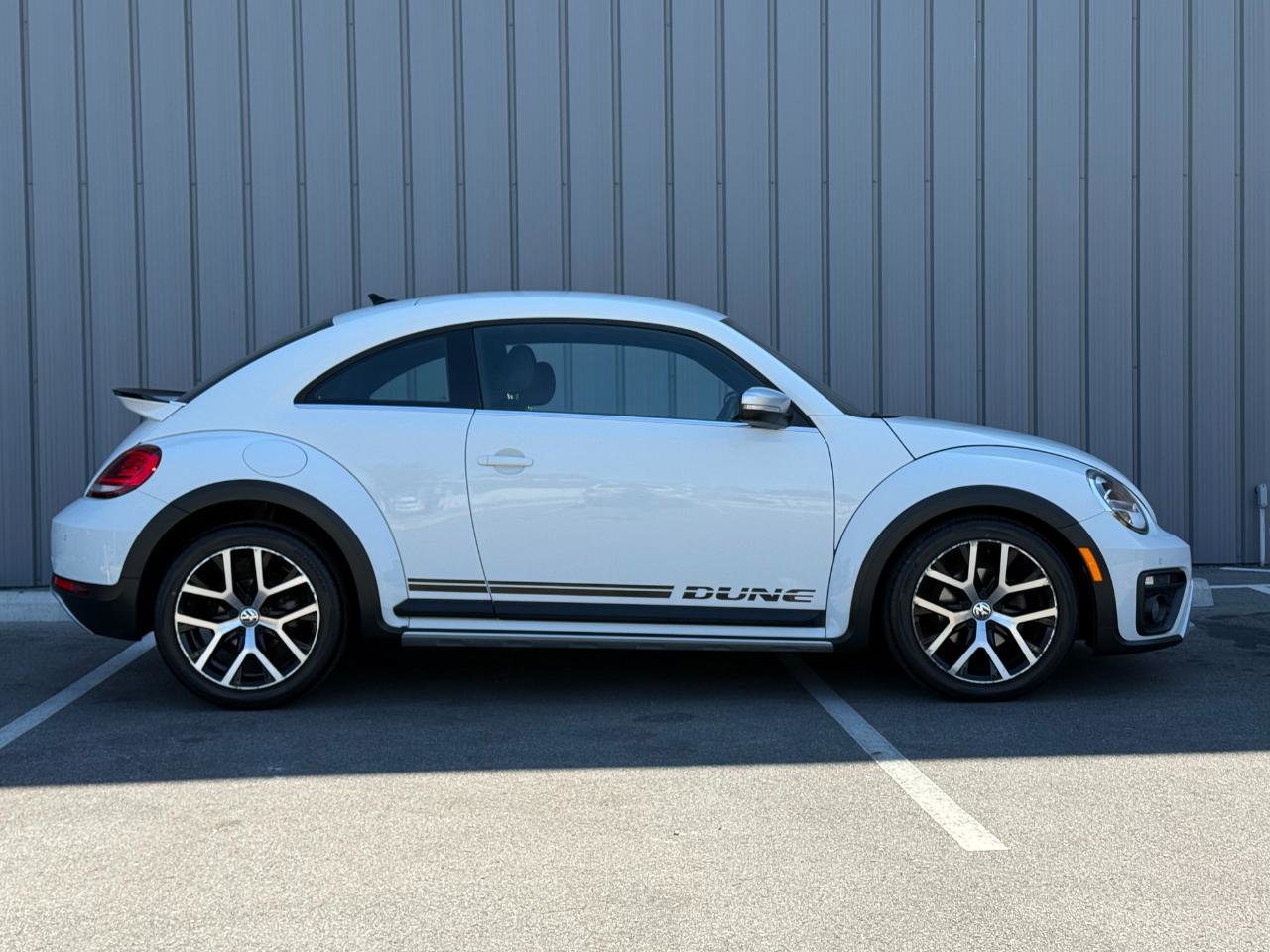 Used 2016 Volkswagen Beetle 1.8T Dune FWD image 4