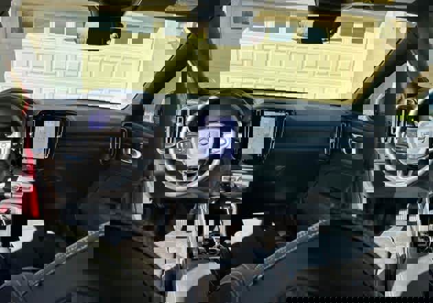 Used 2022 Volvo C40 P8 Recharge Ultimate image 3