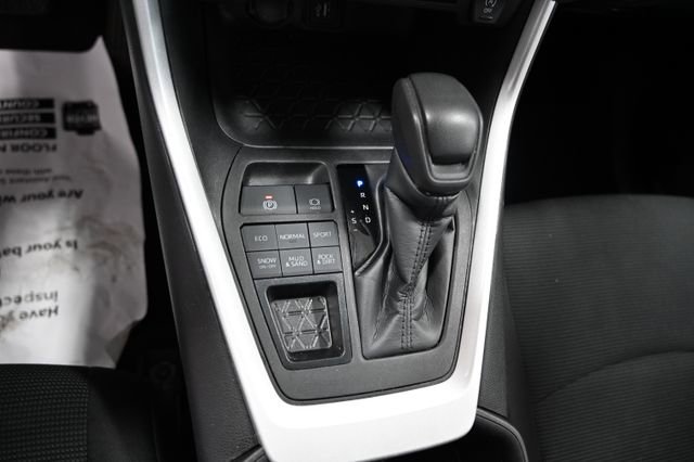 Used 2024 Toyota RAV4 LE AWD/4WD image 19