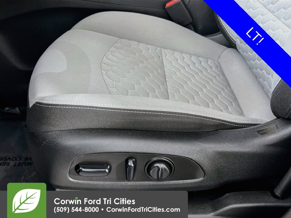 Used 2020 Chevrolet Equinox LT w/ Driver Convenience Package AWD/4WD image 21