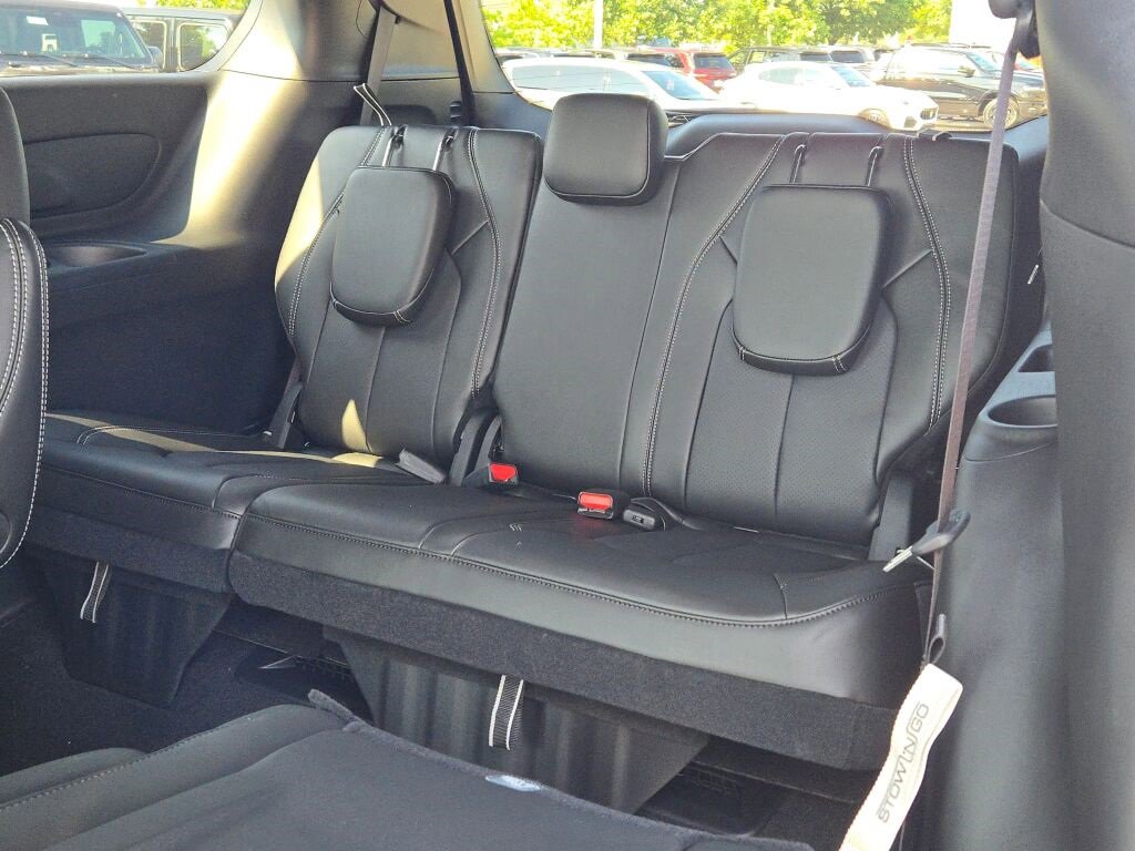 New 2026 Chrysler Pacifica Select image 18