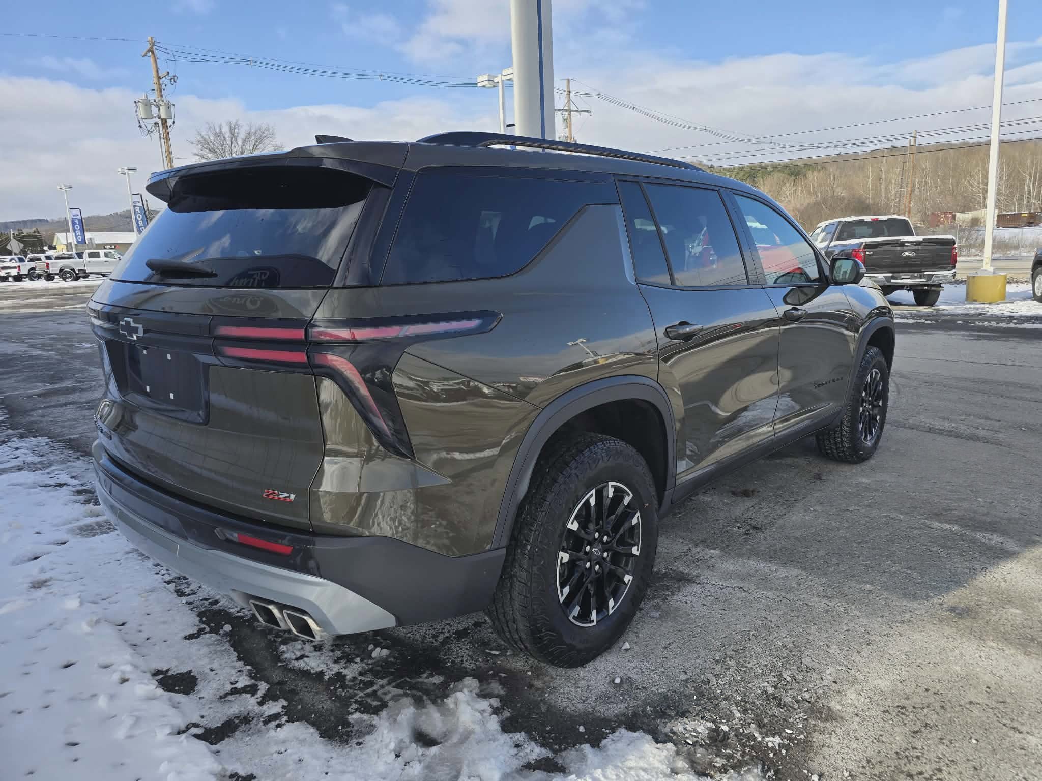 Used 2024 Chevrolet Traverse Z71 image 3