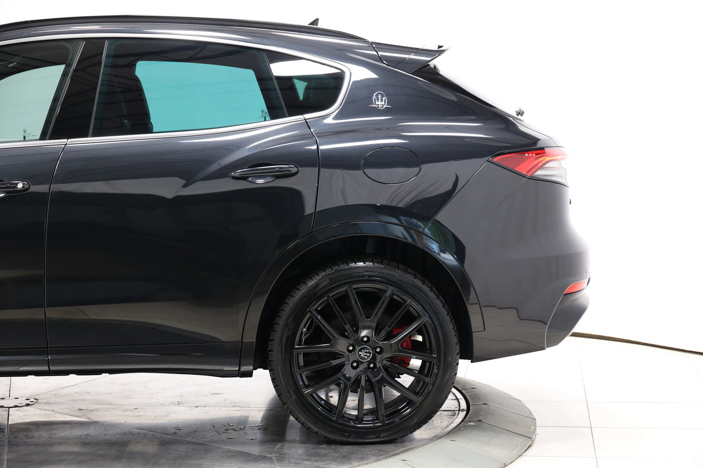 Used 2021 Maserati Levante GTS AWD/4WD image 8
