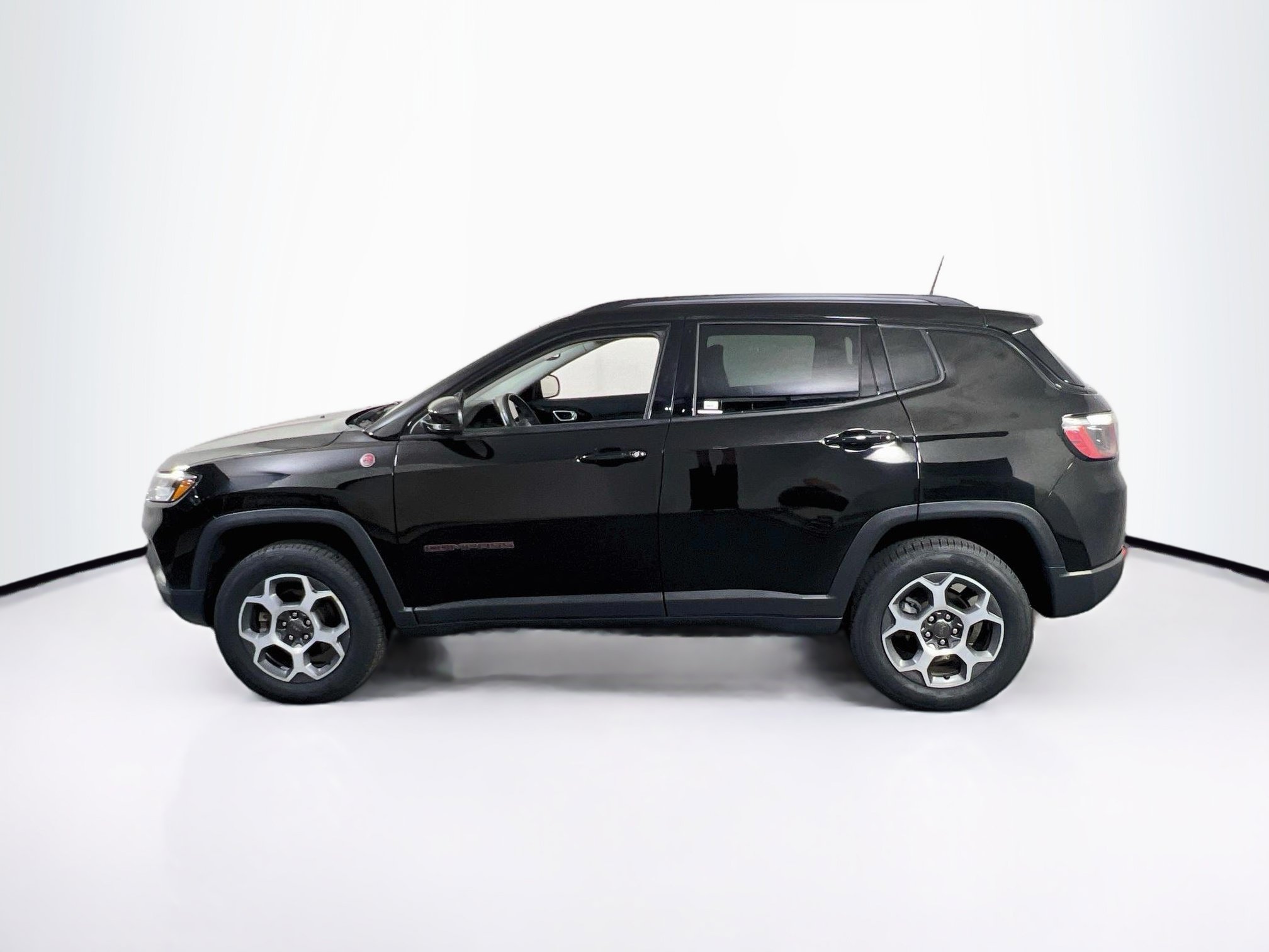 Used 2022 Jeep Compass Trailhawk AWD/4WD image 8