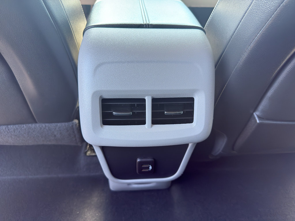 Used 2023 GMC Terrain SLT image 31