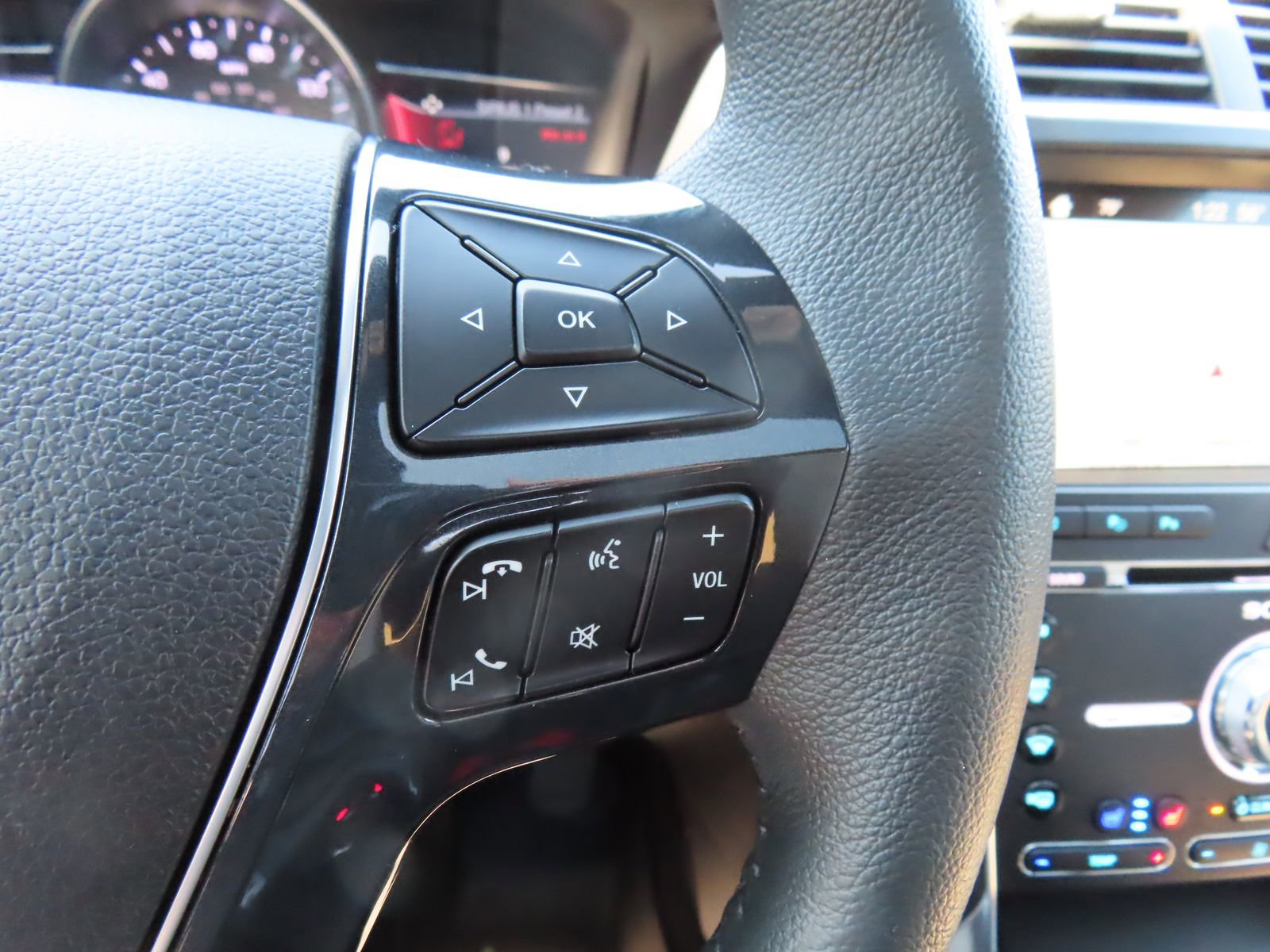 Used 2018 Ford Explorer Limited w/ Equipment Group 301A image 18