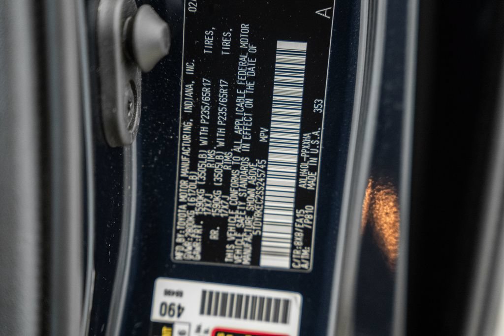 Used 2025 Toyota Sienna XLE FWD image 42