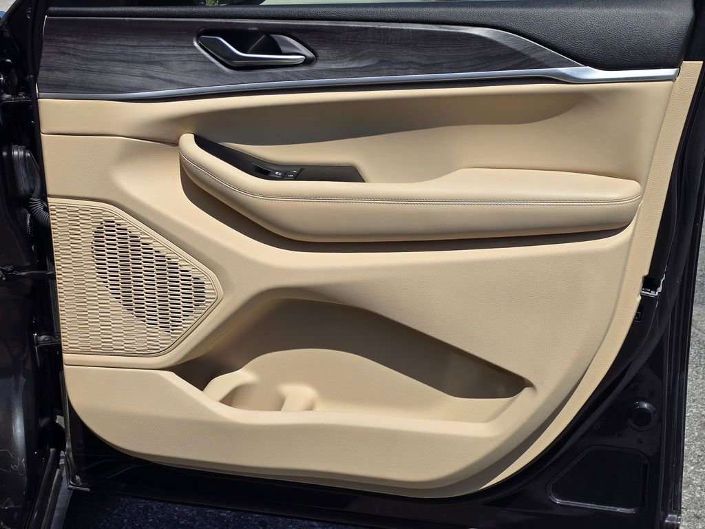 Used 2023 Jeep Grand Cherokee L Limited AWD/4WD image 46