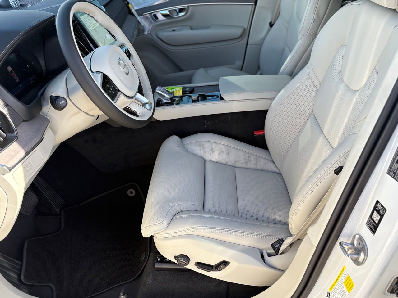 New 2026 Volvo XC90 B6 Ultra w/ Lounge Package image 18