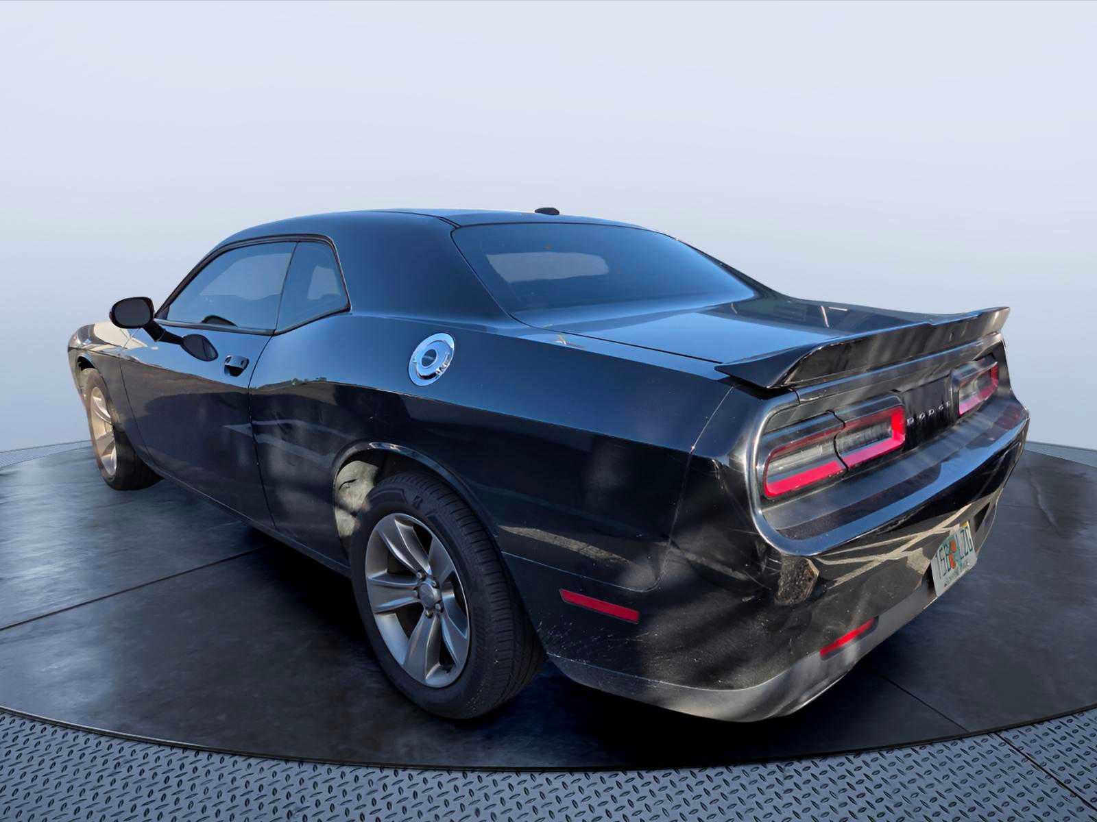 Used 2019 Dodge Challenger SXT RWD image 3