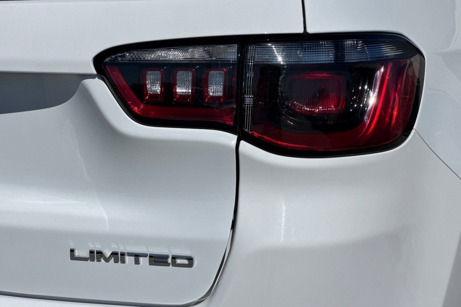 Used 2025 Jeep Compass Limited image 11