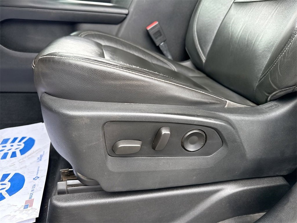 Used 2021 Chevrolet Suburban LT image 12