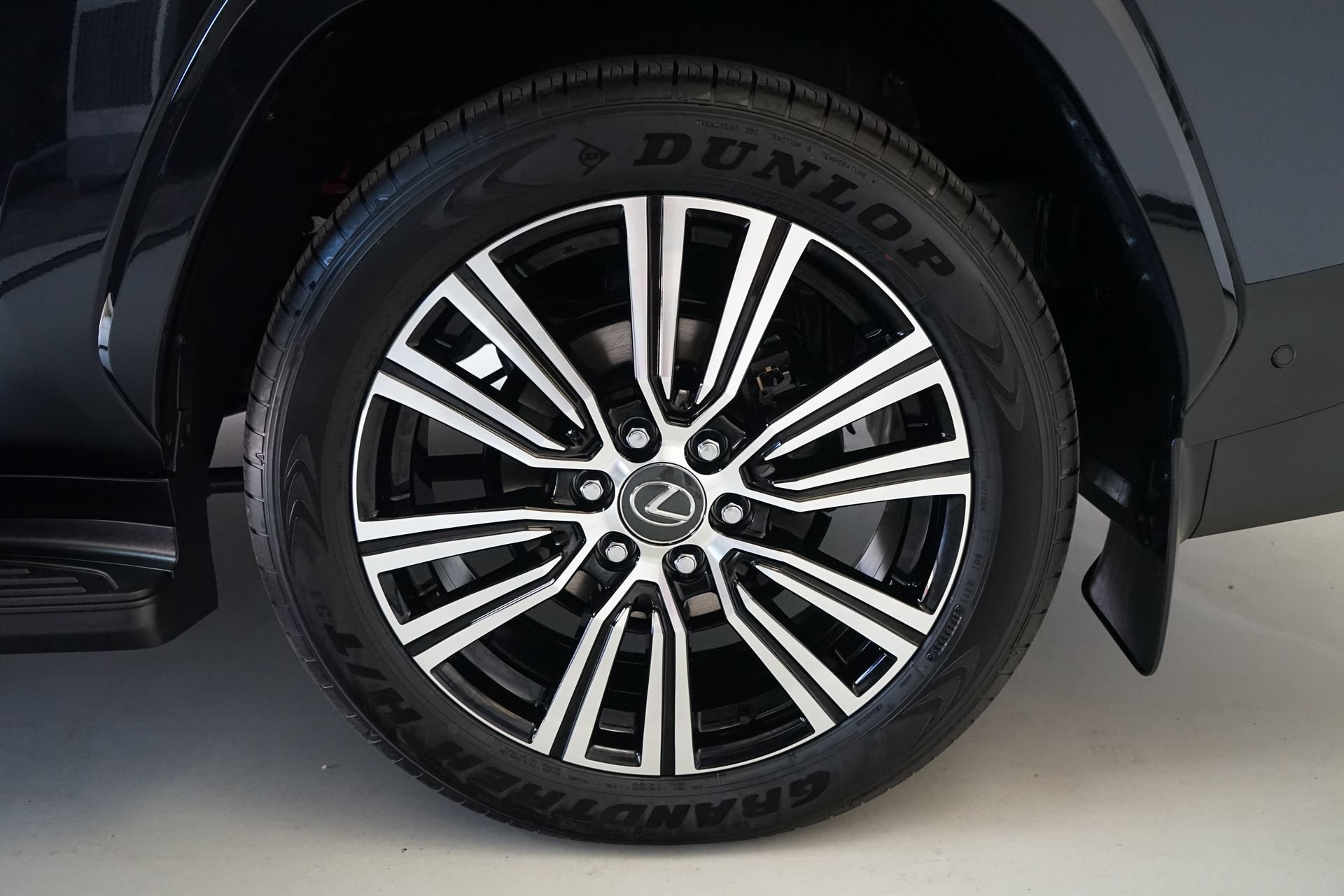 Used 2026 Lexus LX 700h Luxury AWD/4WD image 38