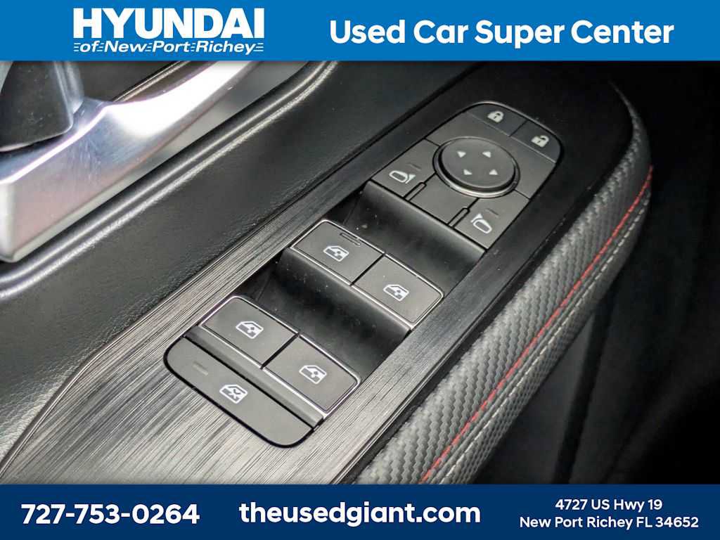 Used 2025 Nissan Kicks SR FWD image 27