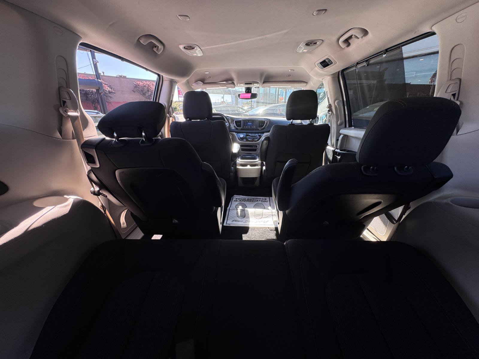 Used 2020 Chrysler Pacifica Touring image 9