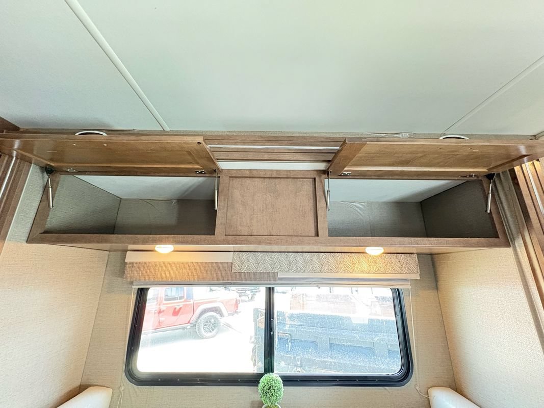 Used 2018 Ford E-450 and Econoline 450 Super Duty w/ Motorhome Prep Package RWD image 17