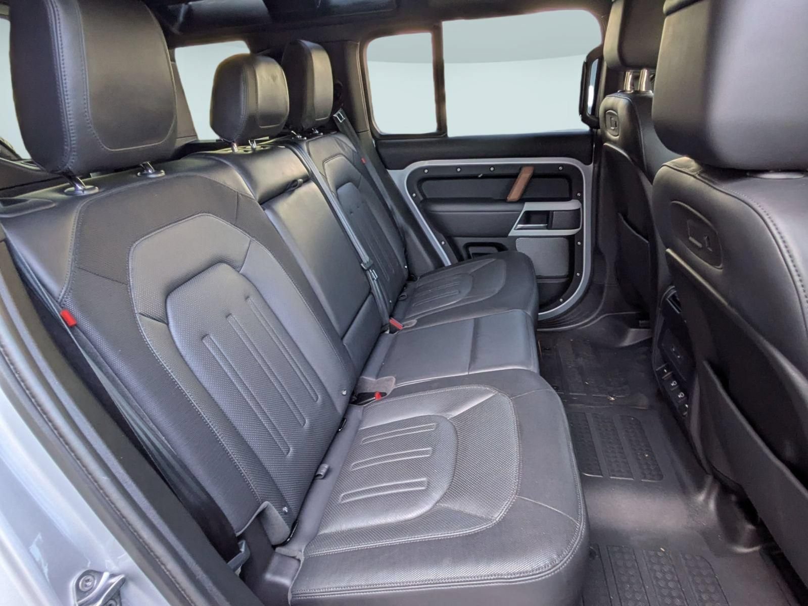 Used 2021 Land Rover Defender 110 X-Dynamic HSE AWD/4WD image 29